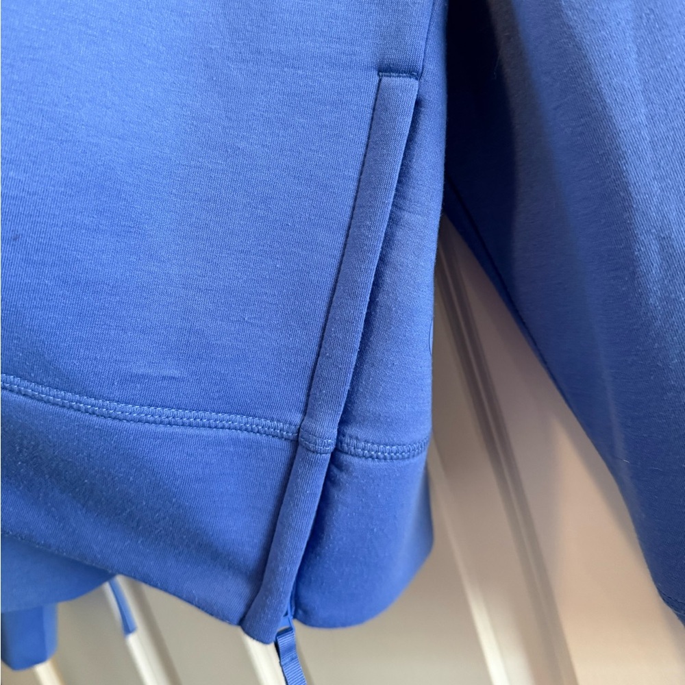 Avía Blue Hoodie - Picture 4 of 6